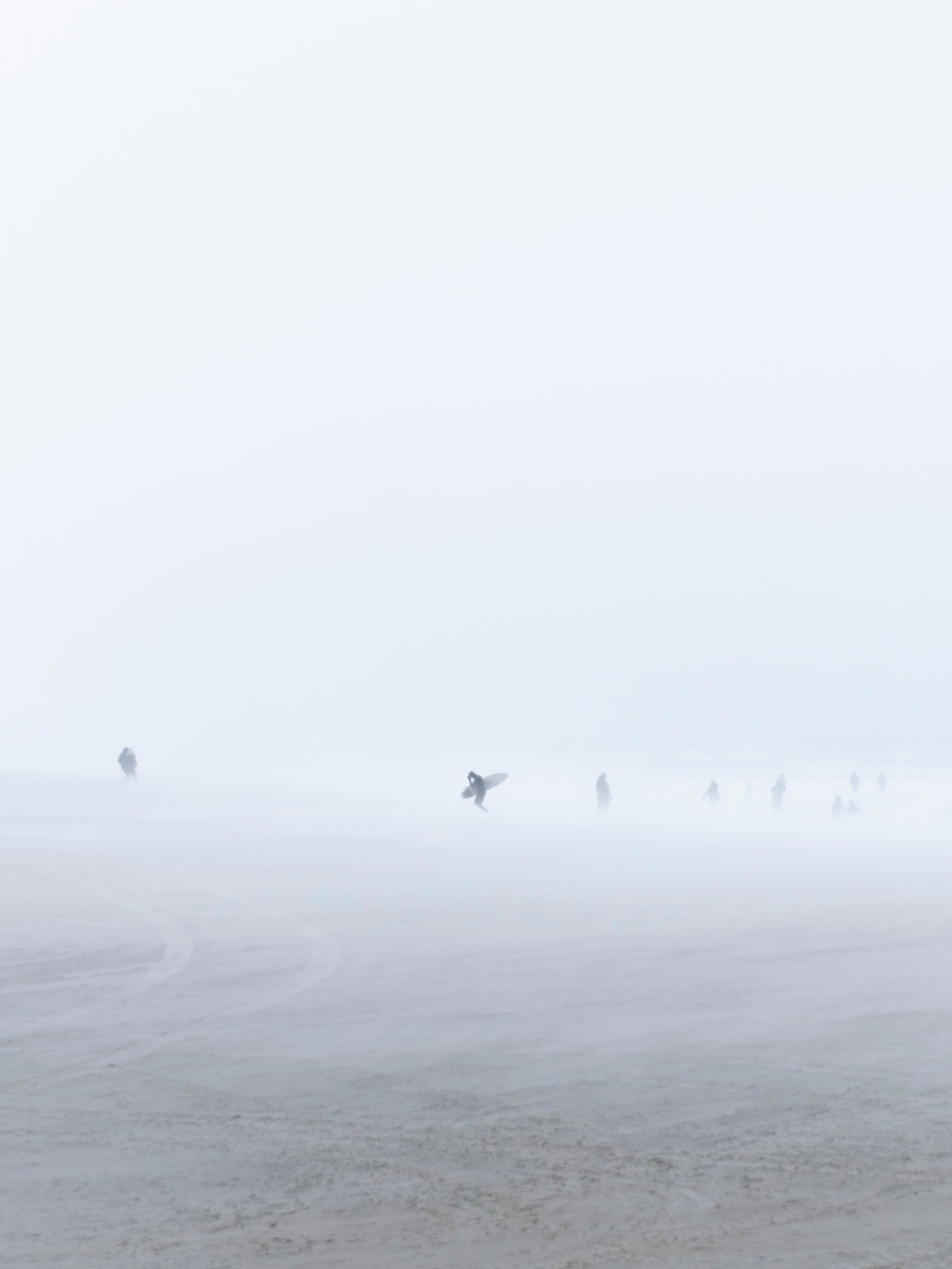 Photo print of a surfer on the Scheveningen beach during winter.