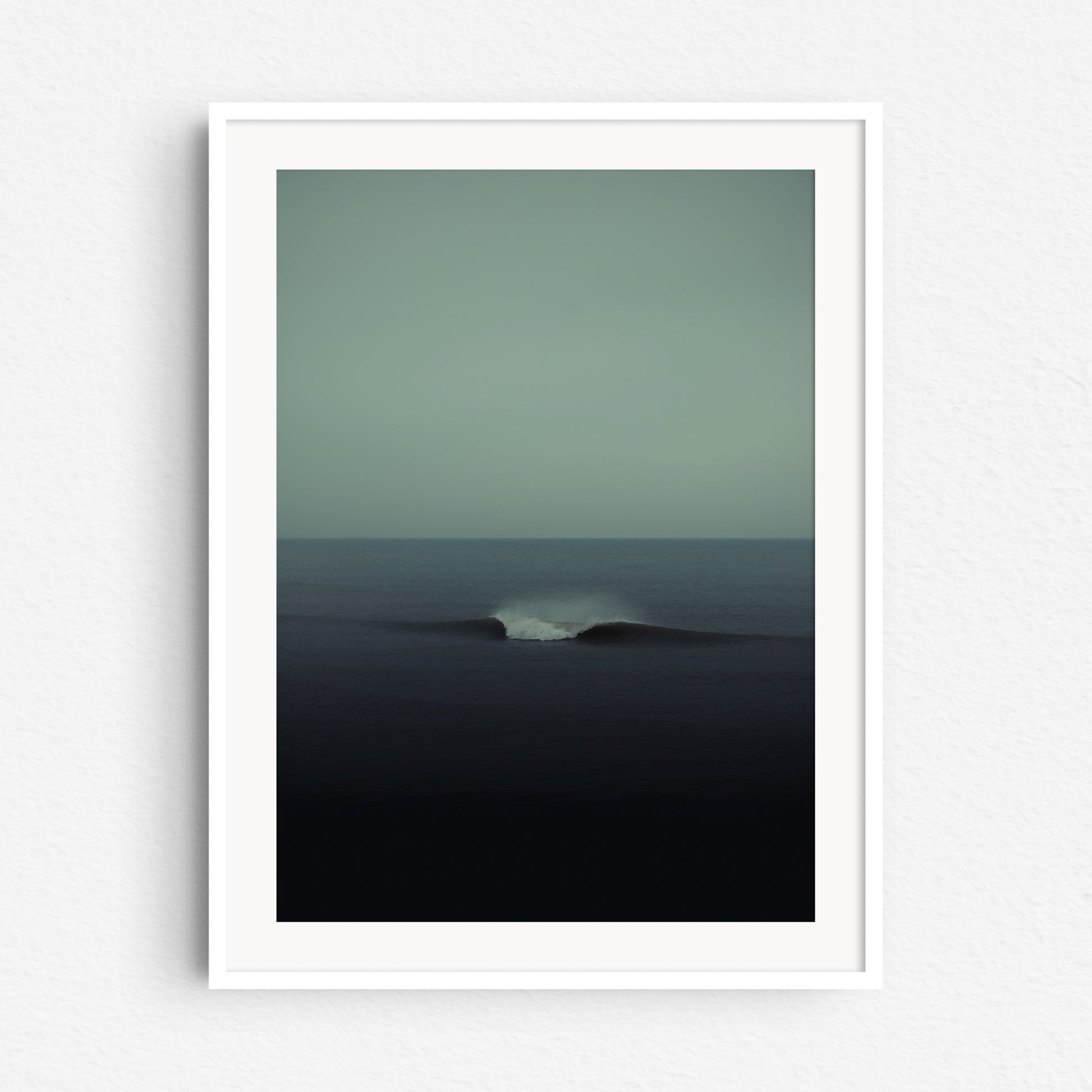 Turquoise surf art in a white wooden frame, captured by Jop Hermans.