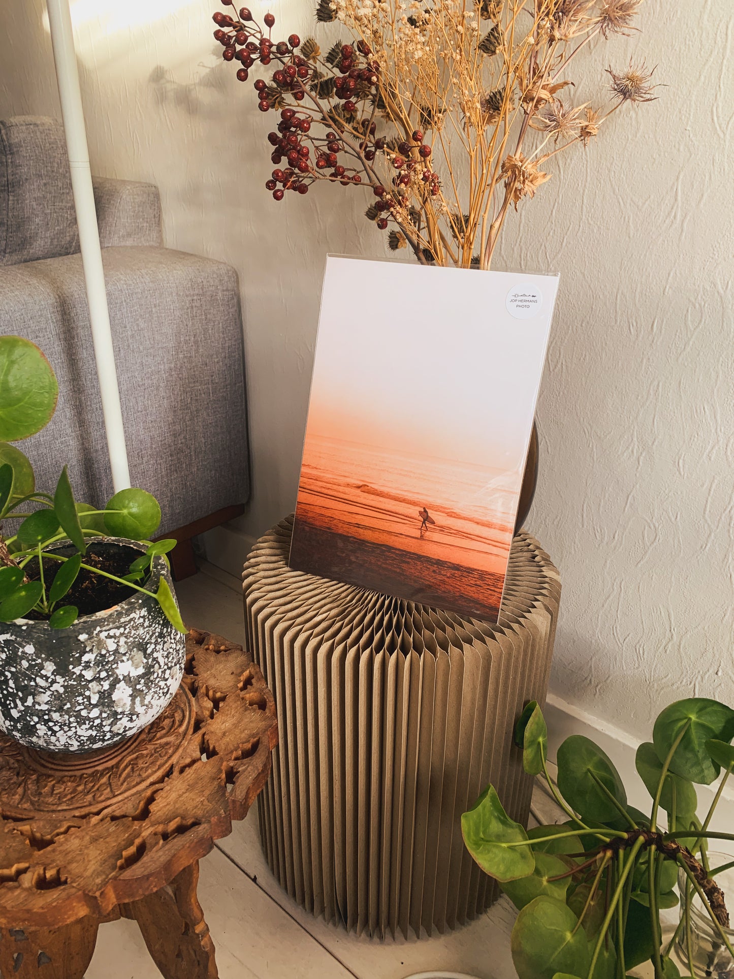 A minimalistic surf card in a stylish home decor.