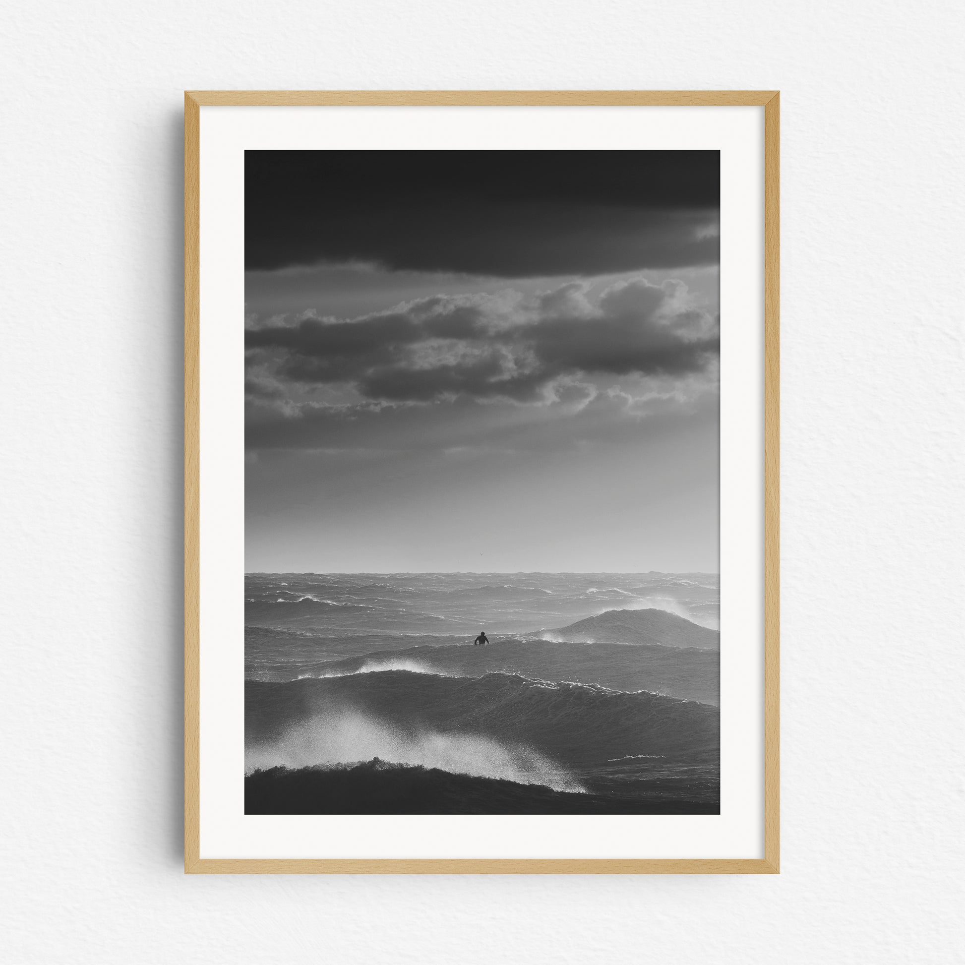 Framed surf photo from a wild sea in black and white, in a natural wooden frame.