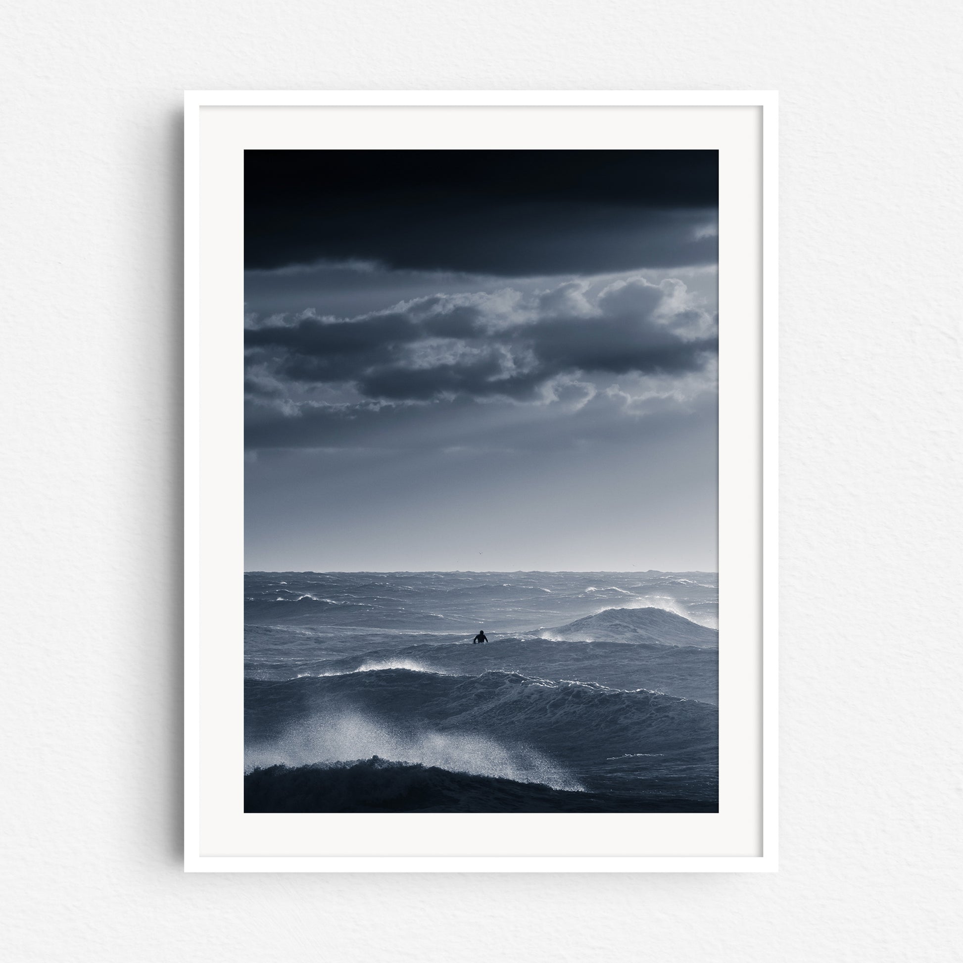 A wild North Sea surf photo captured by Jop Hermans. Photo print in a white wooden frame.