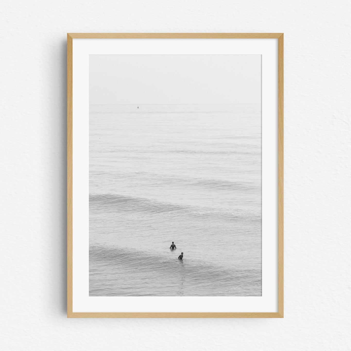 Black and white minimalistic photography at the North Sea coast, captured by Jop Hermans.