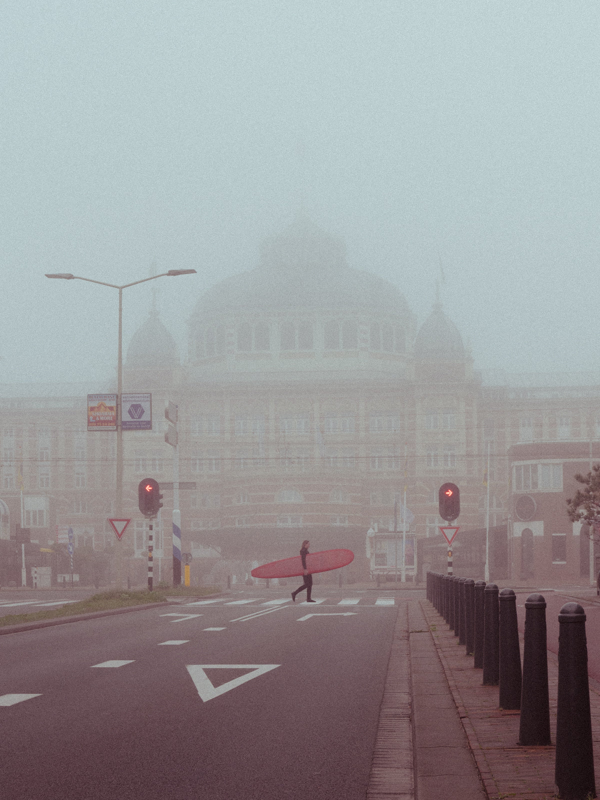 Surfer in front of the Karhaus Hotel in The Hague. A retro vibe, captured by Jop Hermans.