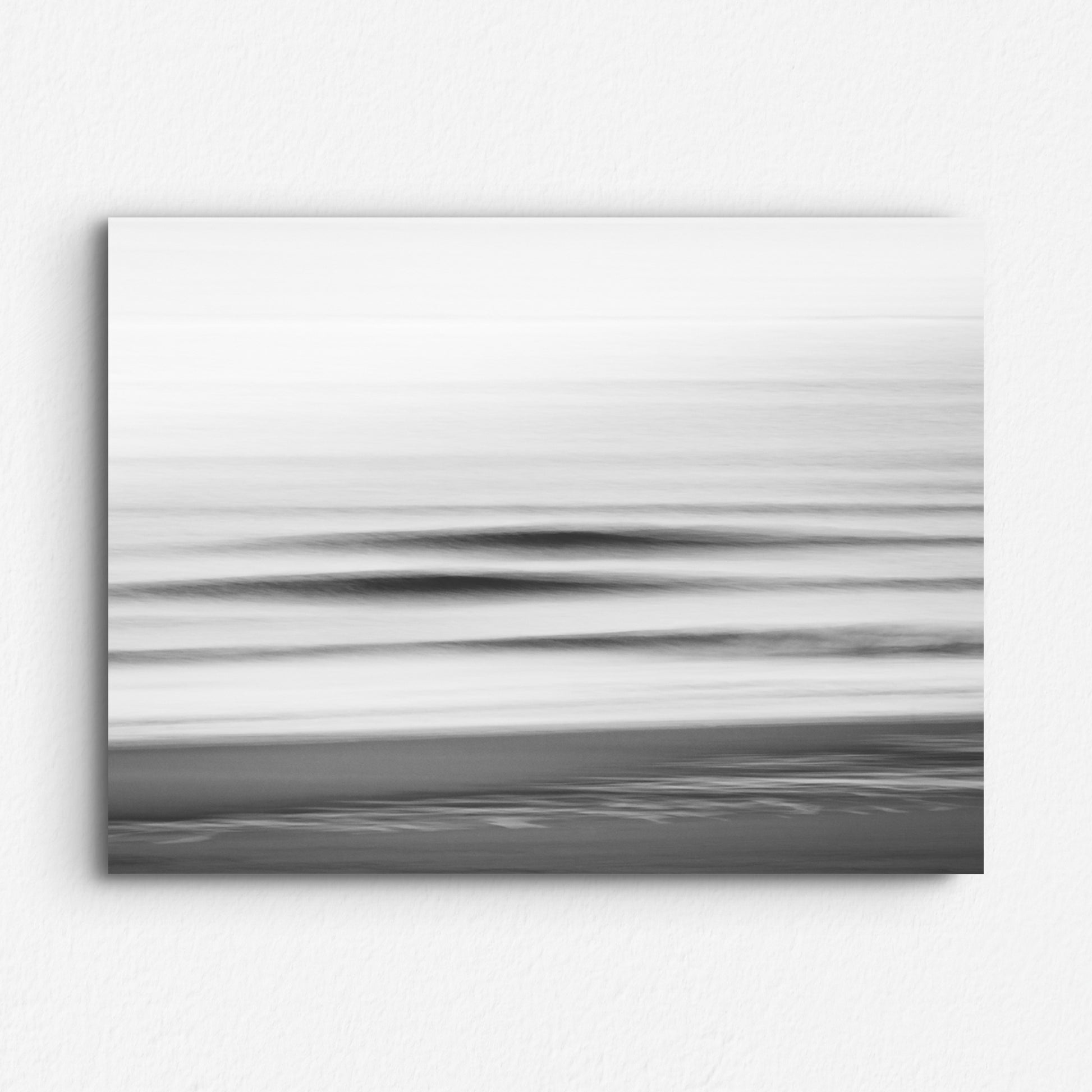 Black and white photo of smooth North Sea waves, printed on Dibond. A minimalist piece with strong contrast and atmosphere for modern spaces.