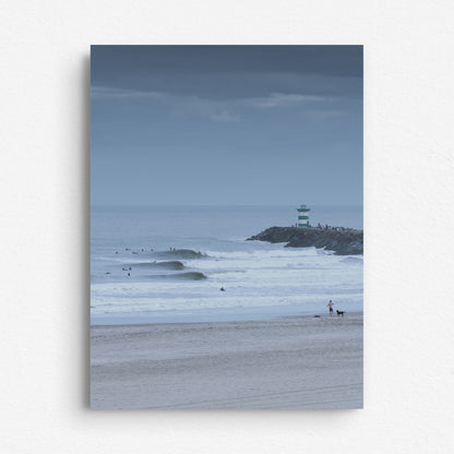 A dibond print of a well lined up waves in the North Sea.